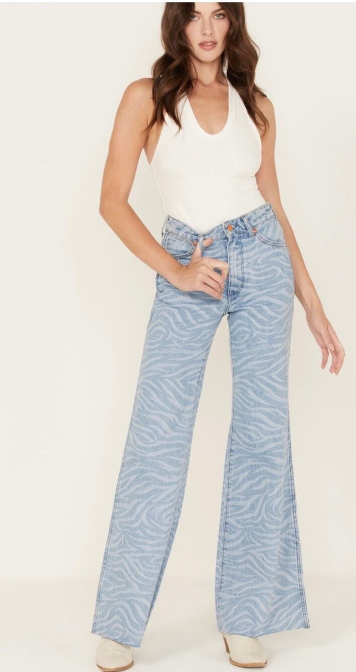 Wrangler Women's Meow Laser Tiger Print Wanderer Flare Jeans size 27 W x 30 L.